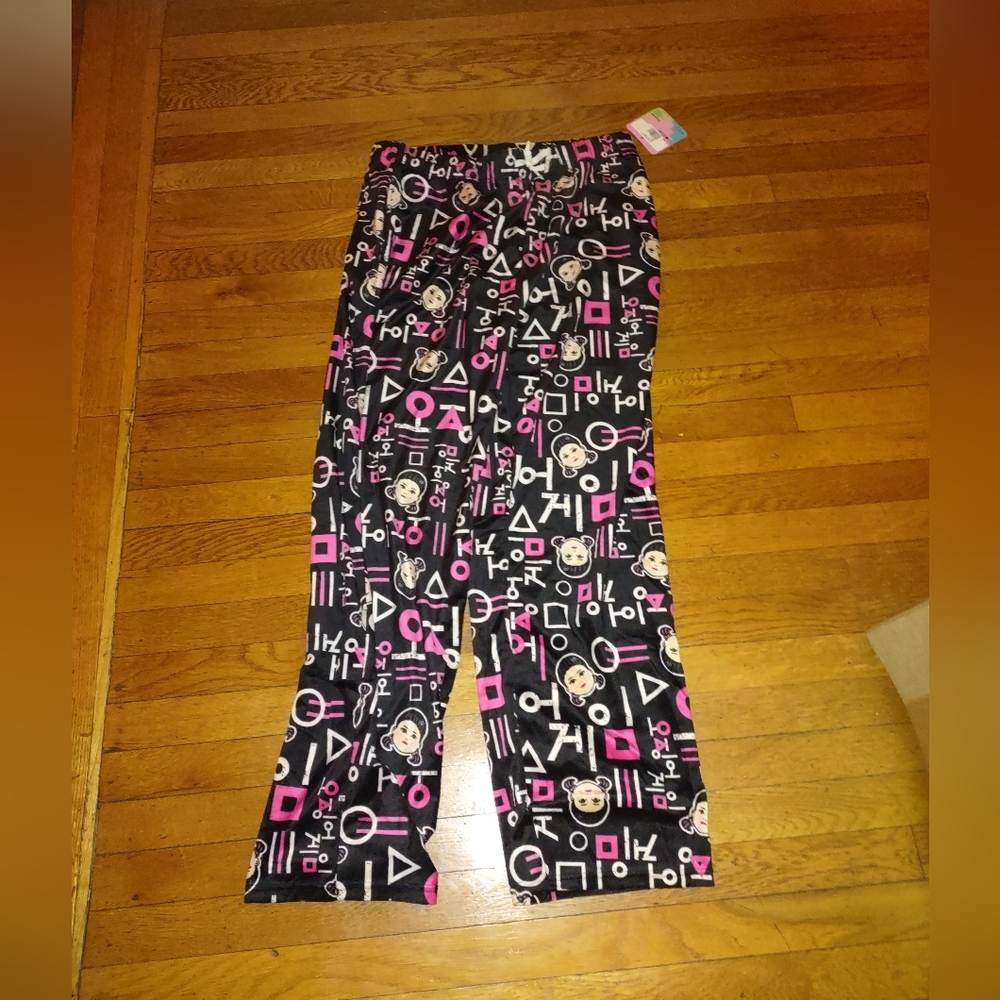 new with tags squid games cozy pajamas size large from netflix